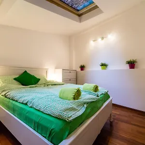 quiet-cosy-apt-in-the-heart-of-old-cracow.krakowhotelspoland.com/